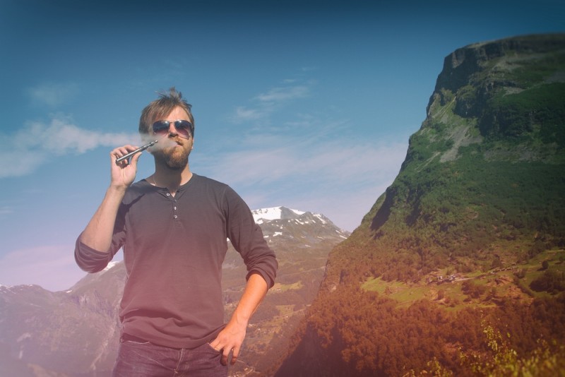 Bevæg dig væk fra tobakken med e-cigaret
