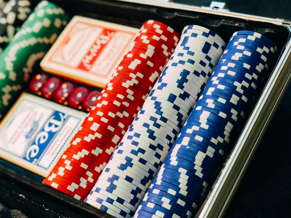 Red Dog Poker - et sjovt og spændende spil der handler om held